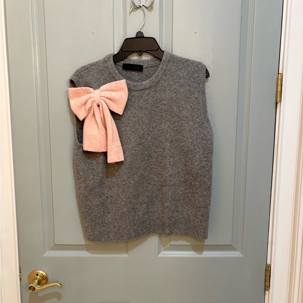 Zara Gray Knit Sleeveless Sweater Vest with Pink Bow